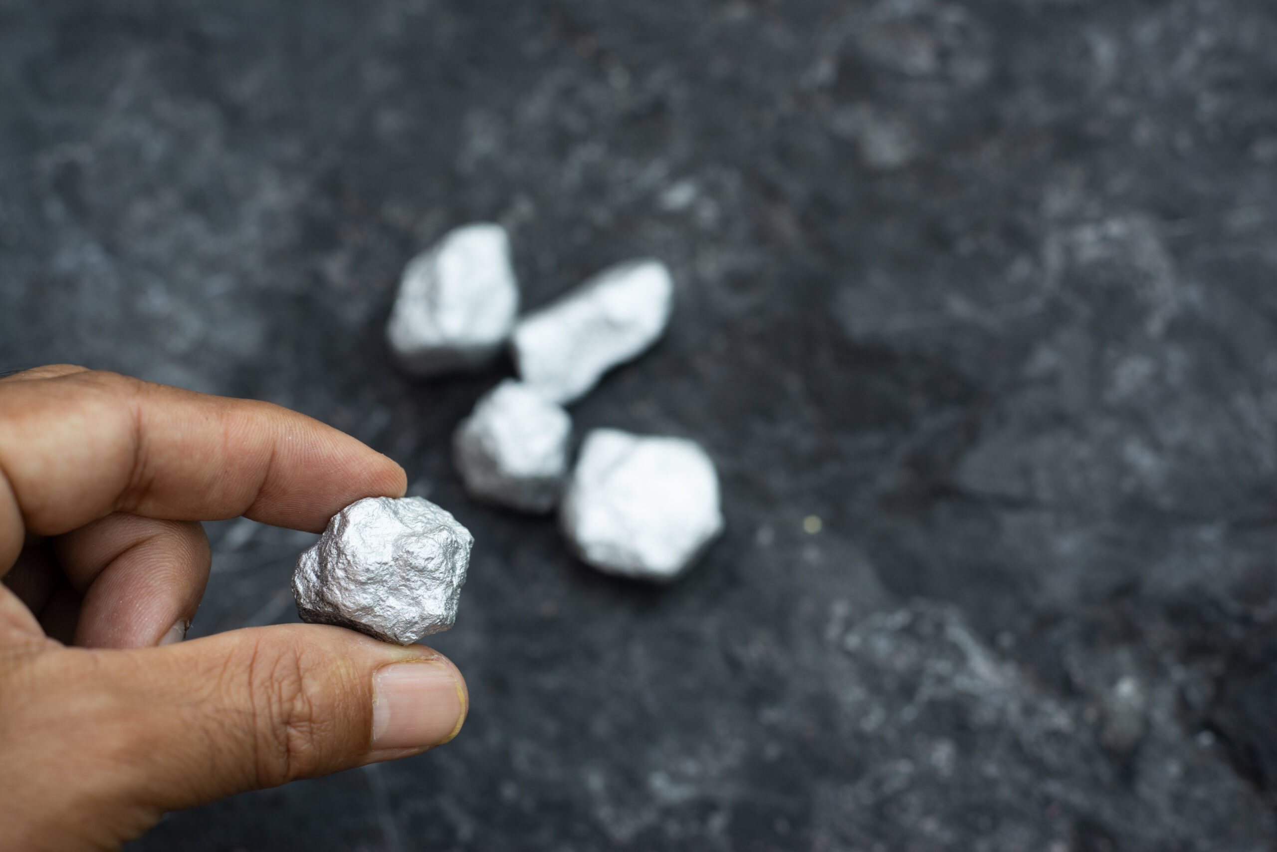 Platin, Gold oder Silber? Welches Edelmetall lohnt sich 2025 wirklich für Anleger?